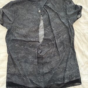 Lululemon Athletica Black Patterned Short Sleeve Top